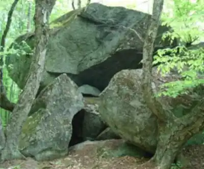 Bear Mountain, Vermont hiking trail - natural landscape