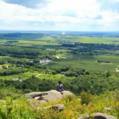 Mont Saint-Grégoire hiking trail - natural landscape