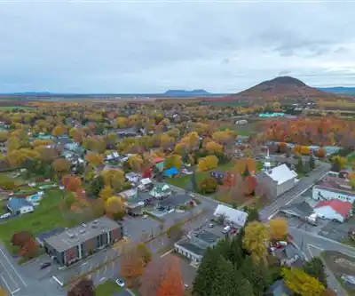 Explore Mont Saint-Grégoire trail