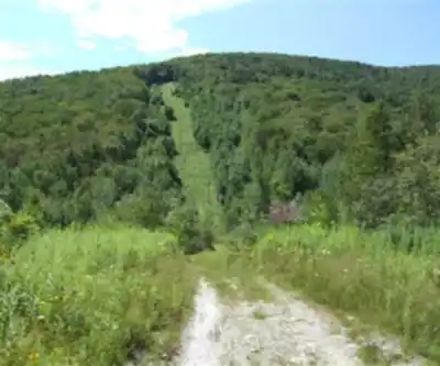 Sentier de randonnée Berlin Mountain, New York - paysage naturel
