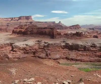 White Rim Road hiking trail - natural landscape