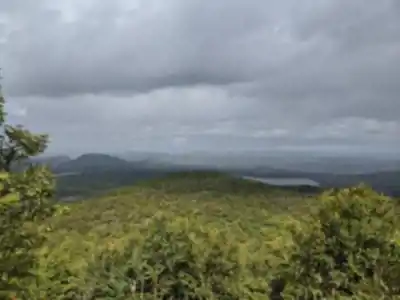 Sentier de randonnée Mont Chauve - paysage naturel