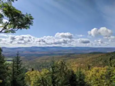Explore Mont Saint-Joseph trail