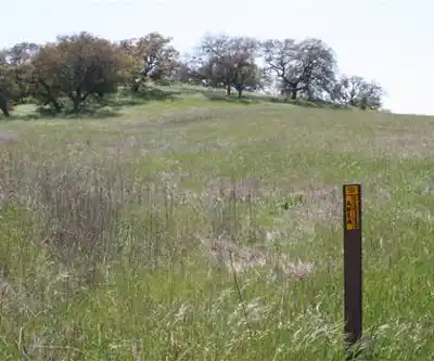 Monument Hill, California hiking trail - natural landscape
