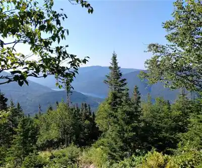 Sentier de randonnée Mont Vallieres-de-Saint-Real - paysage naturel