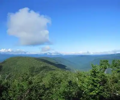Sentier de randonnée Twin Mountain, New York - paysage naturel