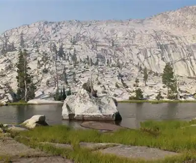 Tells Peak, California hiking trail - natural landscape