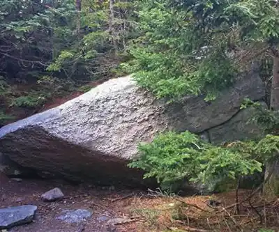 Sentier de randonnée Rocky Mountain, New York - paysage naturel
