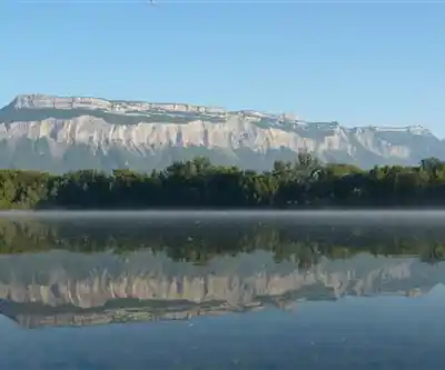 Lac Taillat hiking trail - natural landscape