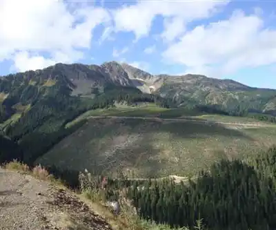 Sentier de randonnée Mount Outram & Ghostpass Lake Trailhead - paysage naturel