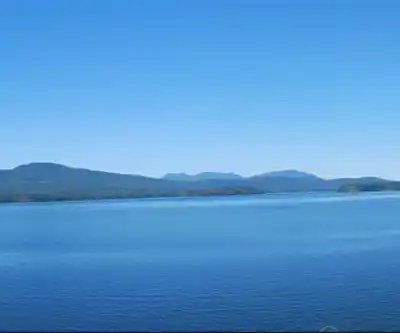 Ashokan Reservoir hiking trail - natural landscape