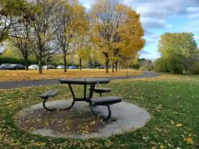 Découvrir Parc De La Promenade-bellerive en Montréal