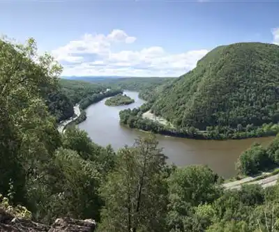 Mt Tammany Red Dot Trail hiking trail - natural landscape