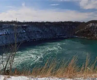Whirlpool State Park hiking trail - natural landscape