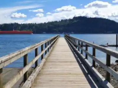 Cates Park hiking trail - natural landscape