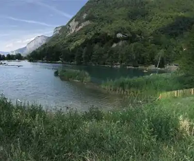 Lac des Ilettes hiking trail - natural landscape