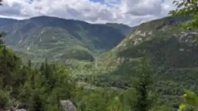 Vue en randonnée de Parc national des Hautes-Gorges-de-la-Rivière-Malbaie