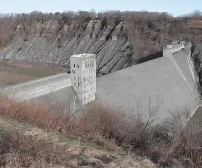 Sentier de randonnée Mount Morris Dam - paysage naturel