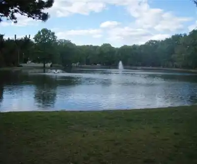 Saddle River County Park hiking trail - natural landscape