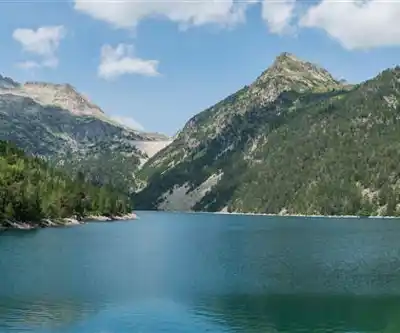 Lac d'Orédon hiking trail - natural landscape