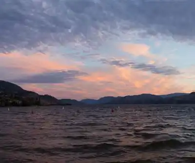 Skaha Lake hiking trail - natural landscape