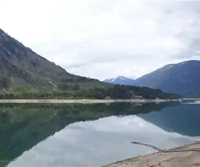 Arrow Lakes hiking trail - natural landscape