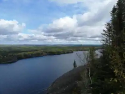 Sentier pédestre du lac Kénogami hiking trail - natural landscape