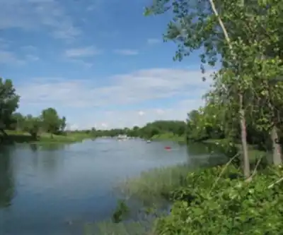 Parc National Des Îles-de-boucherville hiking trail - natural landscape
