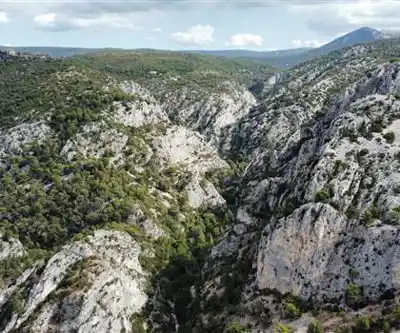 Gorges D'ollioules hiking trail - natural landscape