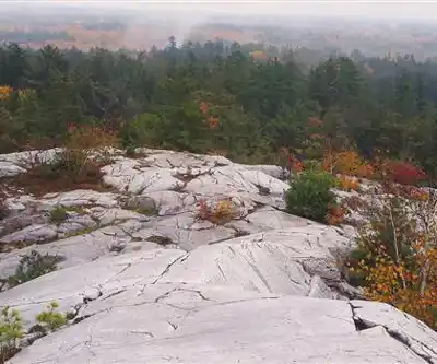 The Crack (Killarney) hiking trail - natural landscape