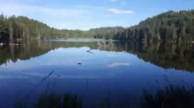 Le Sentier Un Lac Au Sommet hiking trail - natural landscape