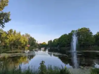 Parc Du Domaine Howard hiking trail - natural landscape