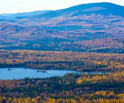 Sentier de randonnée Saddleback Ski Mountain Maine - paysage naturel