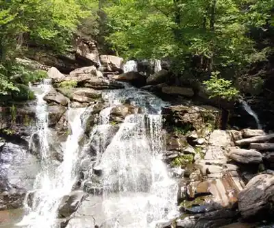 Bastion Falls hiking trail - natural landscape