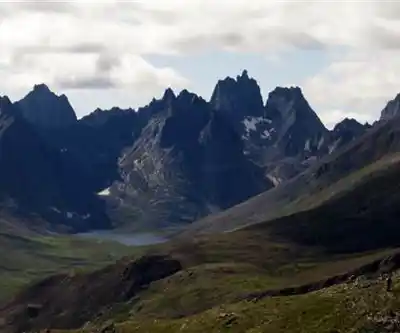 Vue en randonnée de Tombstone Territorial Park