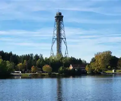 Explore Parc-L'île-Melville trail