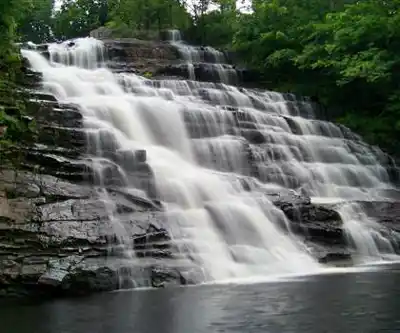 Barberville Falls hiking trail - natural landscape