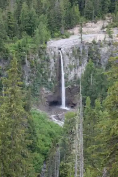 Hiking view of Keyhole Falls