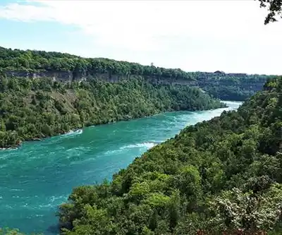 Niagara Glen Nature Centre hiking trail - natural landscape