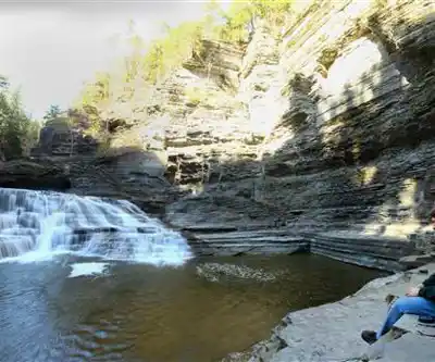 Sentier de randonnée Lucifer Falls - paysage naturel