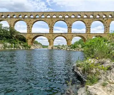 Pont du Gard hiking trail - natural landscape