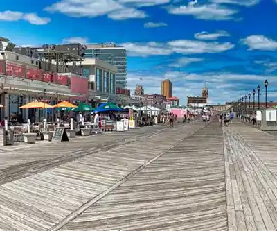 Asbury Park Boardwalk hiking trail - natural landscape