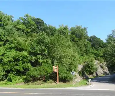 Graham Hills Park hiking trail - natural landscape