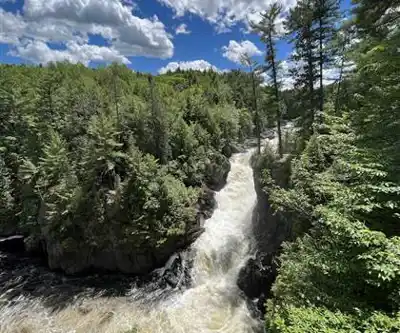 Parc Des Chutes Dorwin scenery - hiking