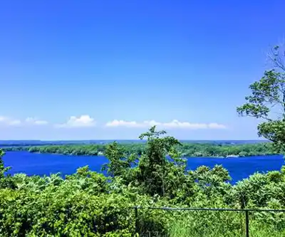 Sur les sentiers de Lake on the Mountain Provincial Park