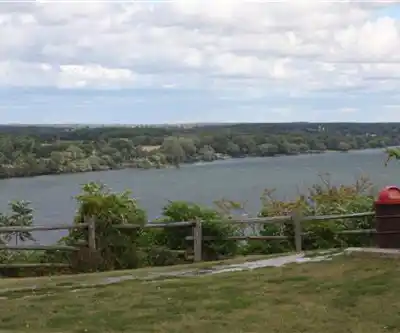 Sentier de randonnée Lake on the Mountain Provincial Park - paysage naturel