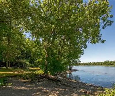 Nature walk at Parc-nature Du Cap-saint-jacques