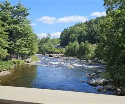 High Falls Gorge hiking trail - natural landscape