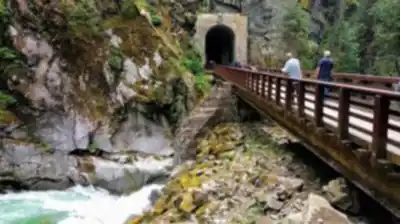 Sentier de randonnée Coquihalla Canyon Provincial Park - paysage naturel