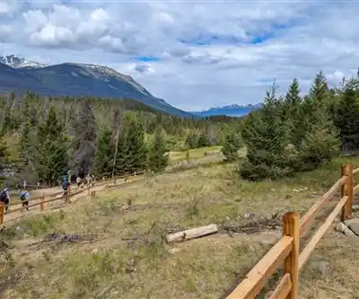 Valley of the Five Lakes Trail hiking trail - natural landscape